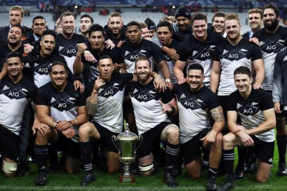 New Zealand retained the Dave Gallaher Trophy after their win against France during the November Internationals at Stade de France in 2017